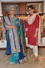 Shaina NC designs for Waheeda Rehman in Mumbai on 29th May 2013 (11).JPG